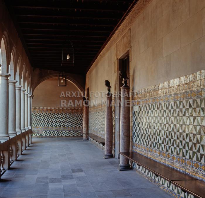 PATI CASA CONVALESCENCIA BCN INSTITUT D`ESTUDIS CATALANS