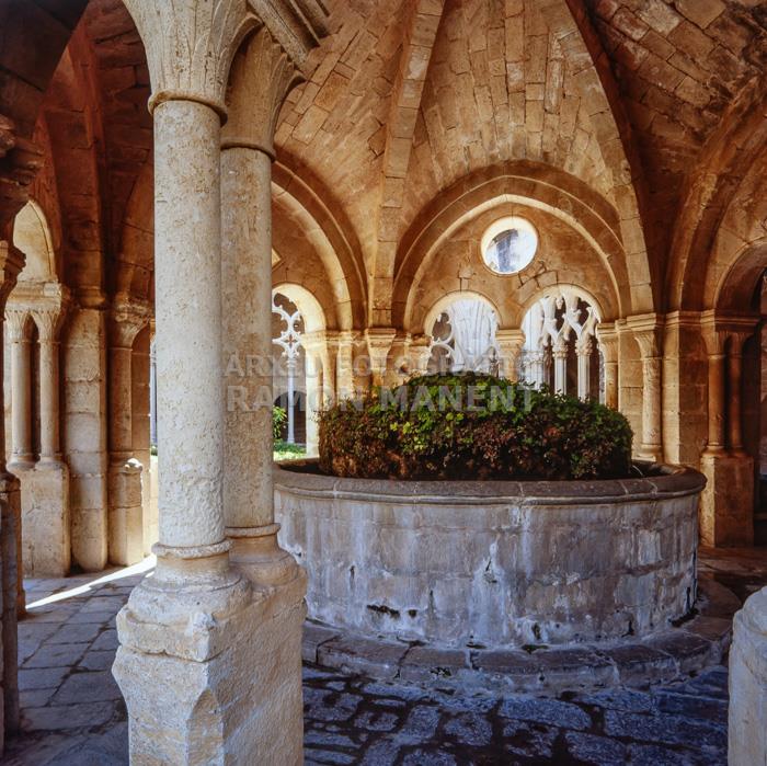 MONESTIR SANTES CREUS CLAUSTRE TEMPLET LAVABO GOTIC