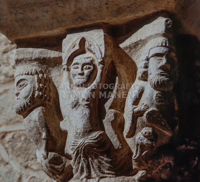 ST MARTI DEL CANIGO MONESTIR CAUSTRE CAPITELL