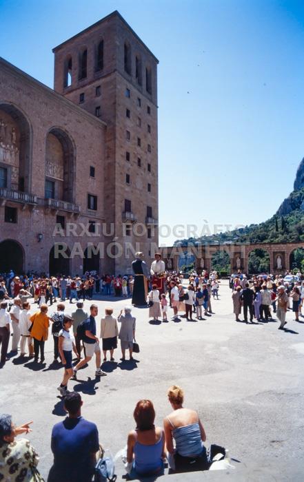 MONESTIR DE MONTSERRAT 
BALL DE GEGANTS