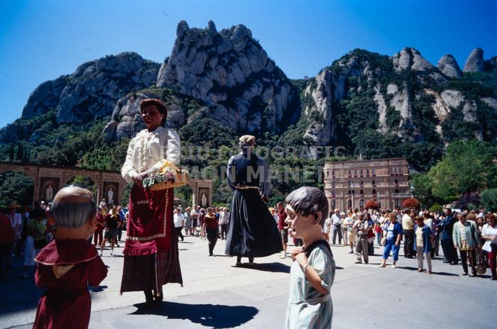 MONESTIR DE MONTSERRAT 
BALL DE GEGANTS