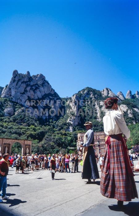 MONESTIR DE MONTSERRAT 
BALL DE GEGANTS