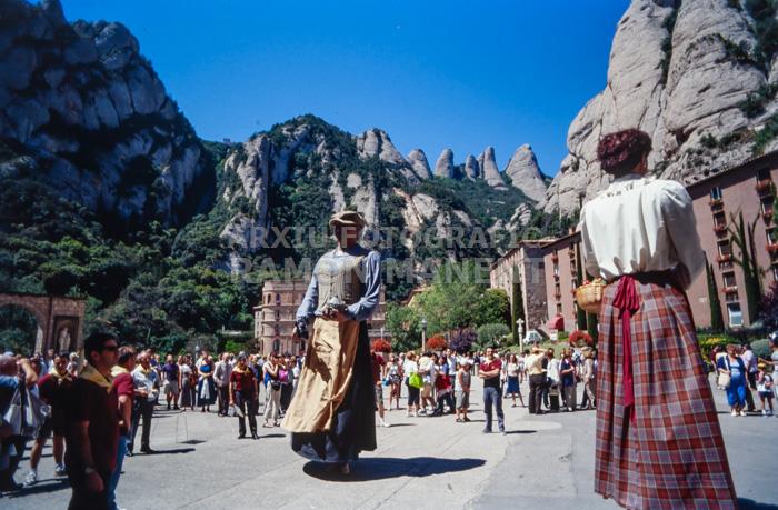 MONESTIR DE MONTSERRAT 
BALL DE GEGANTS
