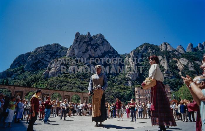 MONESTIR DE MONTSERRAT 
BALL DE GEGANTS