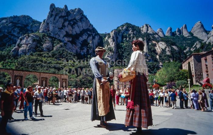 MONESTIR DE MONTSERRAT 
BALL DE GEGANTS
