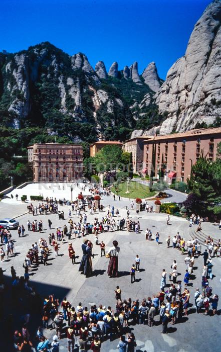 MONESTIR DE MONTSERRAT 
BALL DE GEGANTS