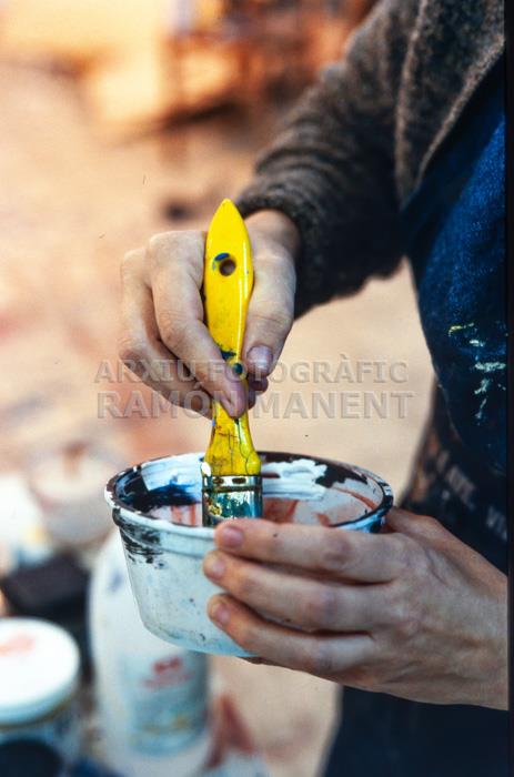 ANNA COMELLES 
AL SEU ESTUDI