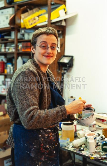 ANNA COMELLES 
AL SEU ESTUDI