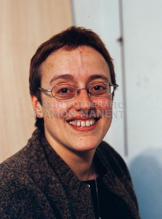 ANNA COMELLES 
AL SEU ESTUDI