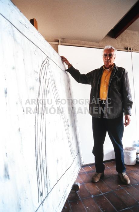 JOAN HERNANDEZ PIJUAN AL SEU ESTUDI 2001