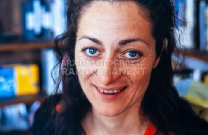 EULALIA VALLDOSERA AL SEU ESTUDI