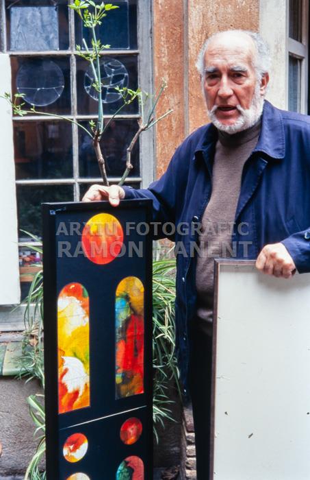 JOAN VILA GRAU AL SEU ESTUDI 2002