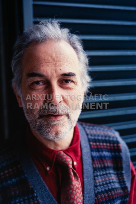XAVIER BARRAL I ALTET 
A L´ESTUDI DE RAMON MANENT