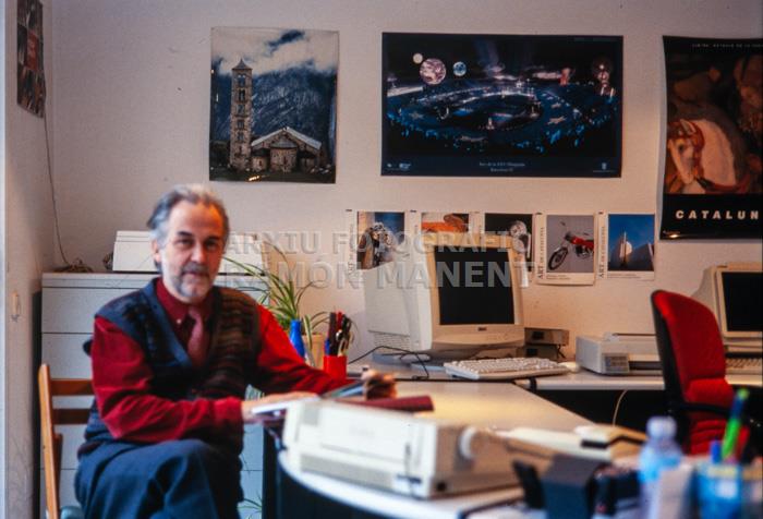 XAVIER BARRAL I ALTET 
A L´ESTUDI DE RAMON MANENT