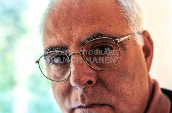 ANTONI LLENA AL SEU ESTUDI 2002