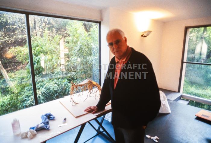 ANTONI LLENA AL SEU ESTUDI 2002