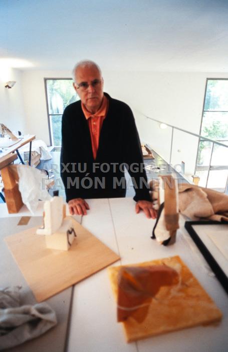 ANTONI LLENA AL SEU ESTUDI 2002