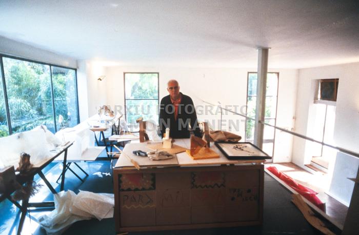 ANTONI LLENA AL SEU ESTUDI 2002