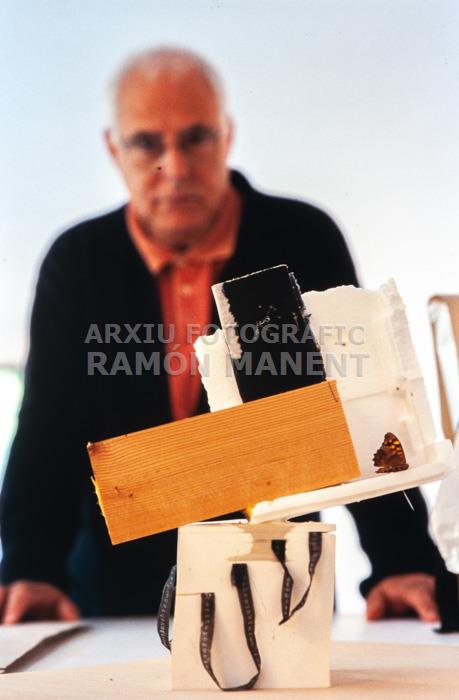 ANTONI LLENA AL SEU ESTUDI 2002