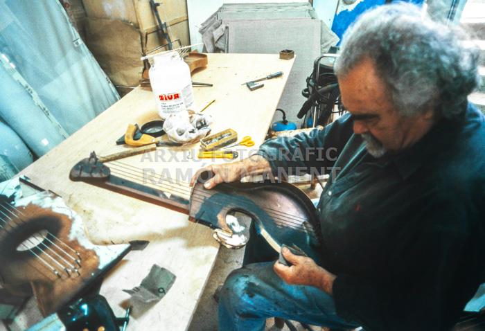 JOSEP GUINOVART AL SEU ESTUDI 2002