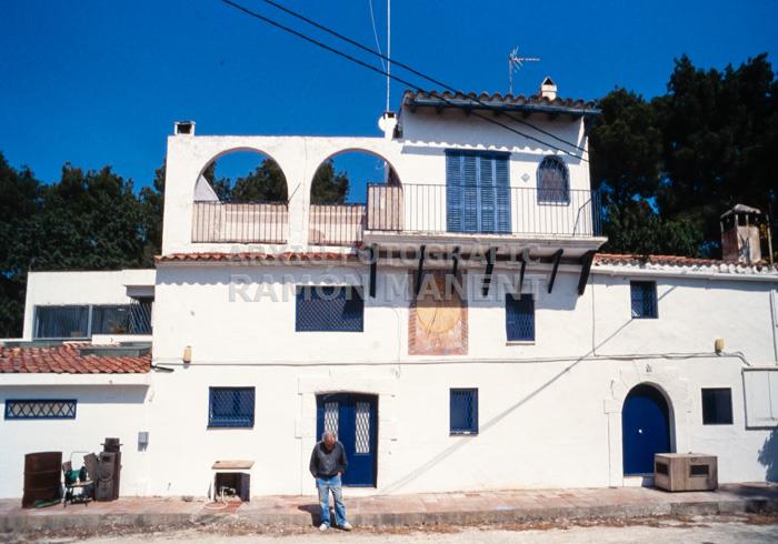 JOSEP GUINOVART 2002 DAVANT LA SEVA CASA CASTELLDEFELS