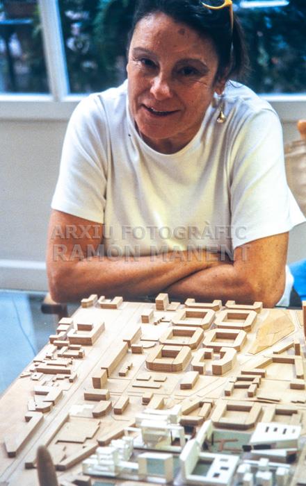 BET GALI ARQUITECTE AL SEU ESTUDI