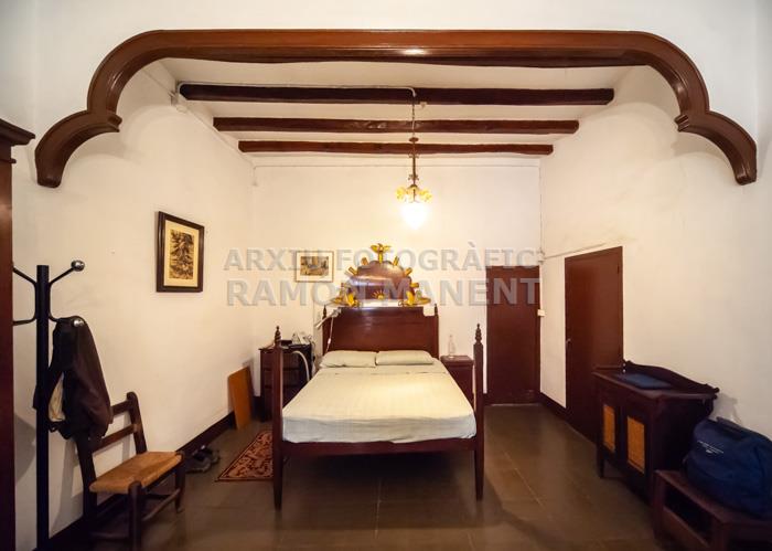 CAN CRUZATE 
DORMITORI 
LLIT DE THOS I CODINA