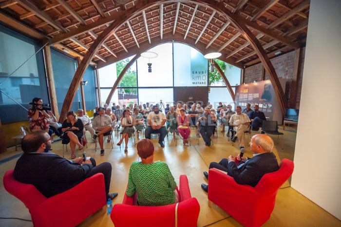 TAULA RODONA SOBRE LLEI DE BARRIS 
NAU GAUDI 
JOSE MONTILLA DAVID BOTE PILAR GONZALEZ-AGÀPITO