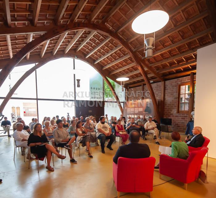 TAULA RODONA SOBRE LLEI DE BARRIS 
NAU GAUDI 
JOSE MONTILLA DAVID BOTE PILAR GONZALEZ-AGÀPITO