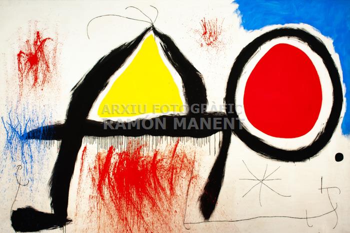 PERSONATGE DAVANT EL SOL