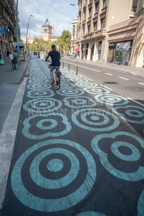 LA CIUTAT DESERTA 
CARRER PELAI