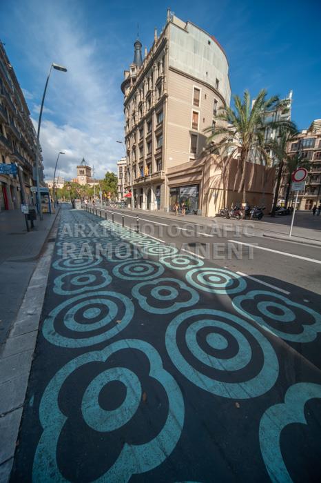 LA CIUTAT DESERTA 
CARRER PELAI