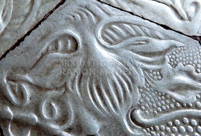 LA PEDRERA PAVIMENT RAJOLES QUATRE ELEMENTS