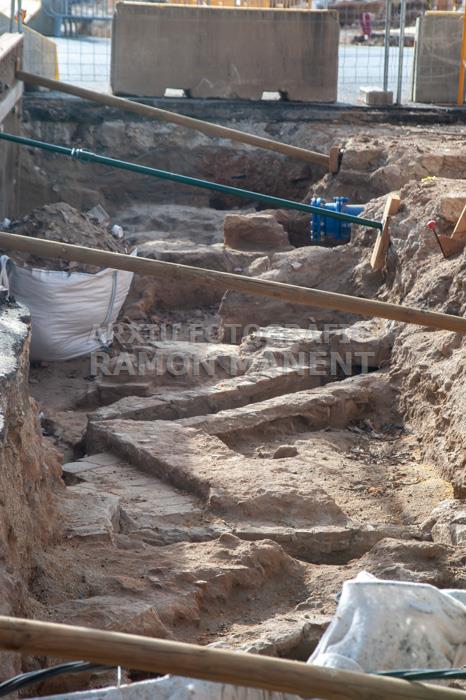 RESTES BALUARD DE BARCELONA 
EXCAVACIONS A LES RAMBLES 2023