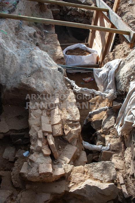 RESTES BALUARD DE BARCELONA 
EXCAVACIONS A LES RAMBLES 2023