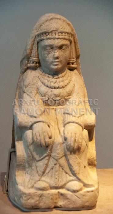 D-DAMA SEDENTE-PROCEDENT DEL CERRO DE LOS ANGELES MONTALEGRE DEL CASTILLO CACERES 
MUSEO ARQUEOLÓGICO NACIONAL