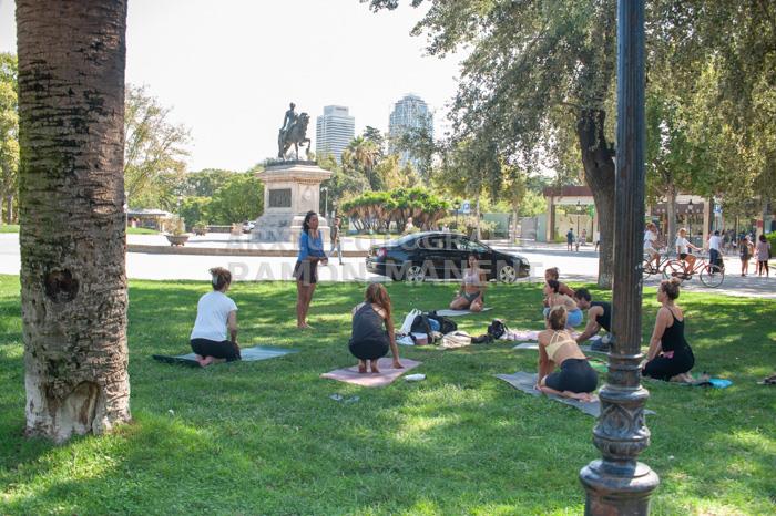 PARC DE LA CIUTADELLA FENT IOGA