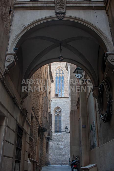 CARRER D´HERCULES FAÇANA LATERAL ESGLESIA SANT JUST I PASTOR