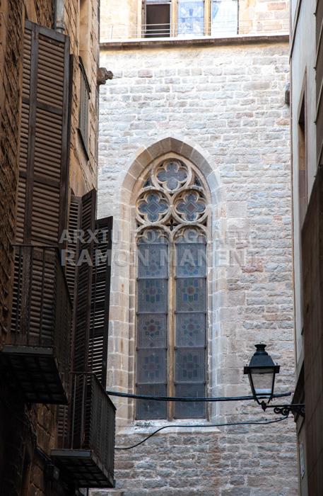 CARRER D´HERCULES FAÇANA LATERAL ESGLESIA SANT JUST I PASTOR