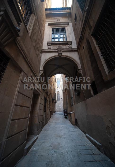 CARRER D´HERCULES FAÇANA LATERAL ESGLESIA SANT JUST I PASTOR