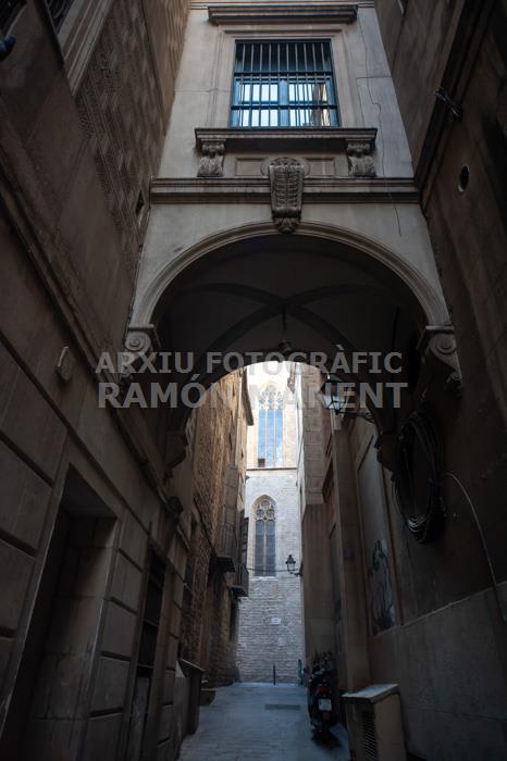 CARRER D´HERCULES FAÇANA LATERAL ESGLESIA SANT JUST I PASTOR