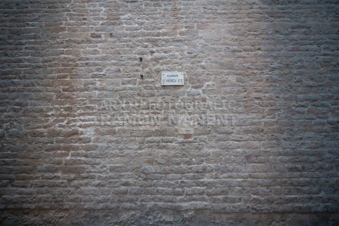 CARRER D´HERCULES FAÇANA LATERAL ESGLESIA SANT JUST I PASTOR