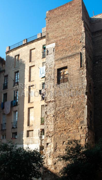 TORRES MURALLA ROMANA C/SUB TENIENTE NAVARRO