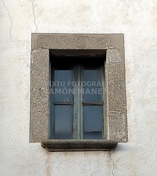 FINESTRA CARRER SANT AGUSTI MATARO