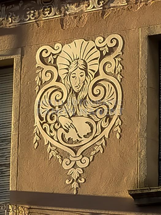 ESGRAFIAT CASA PINTOR ANTONI BOIX CARRER DE CUBA MATARO