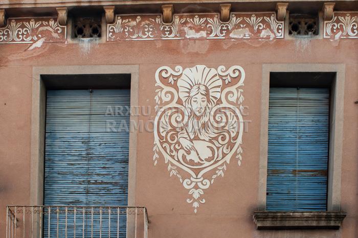 ESGRAFIAT CASA PINTOR ANTONI BOIX CARRER DE CUBA MATARO