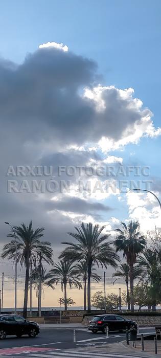 AVINGUDA MARESME NUVOLS DE PRIMAVERA