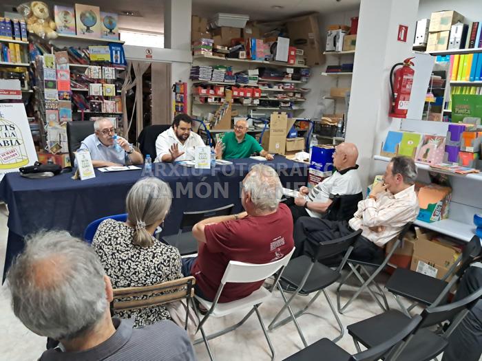 PRECENTACIÓ LLIBRE MUTS I A LA GABIA
SANTI CARRERAS I CUAGAT COMAS