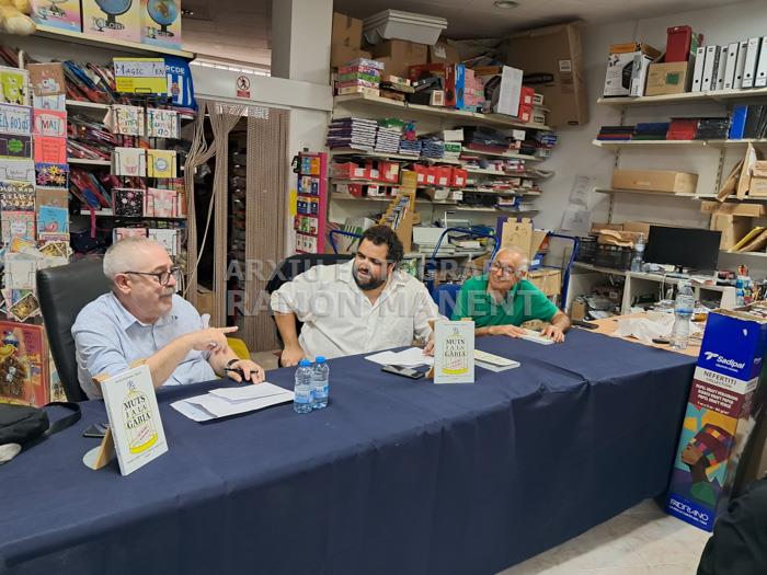 PRECENTACIÓ LLIBRE MUTS I A LA GABIA
SANTI CARRERAS I CUAGAT COMAS
