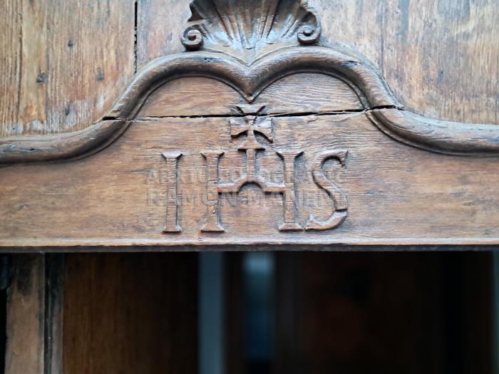 CASA TUÑI-FALGUERA DETALL PORTA ENTRADA